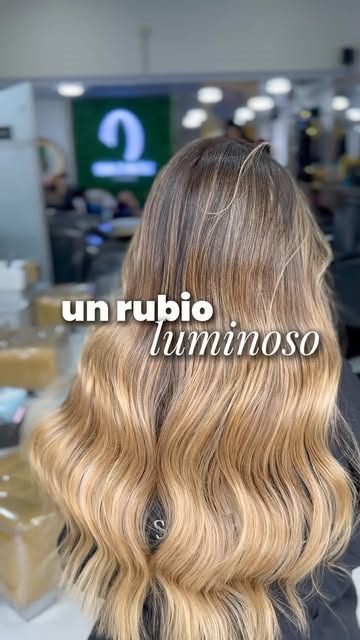 Rubio luminoso con ondas